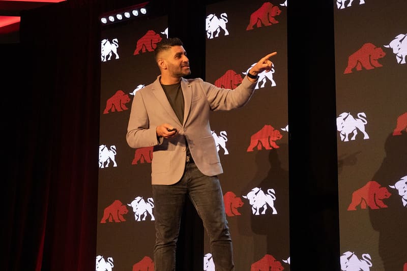 Presenting carousel photo 10